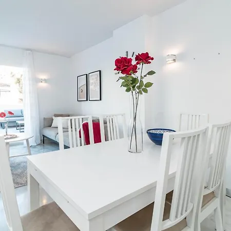 Captivating 2 Bedroom In Popular Nueva Andalucia Close To Centro Plaza Apartment