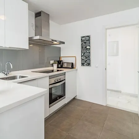 Captivating 2 Bedroom In Popular Nueva Andalucia Close To Centro Plaza