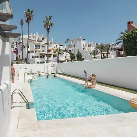 Captivating 2 Bedroom In Popular Nueva Andalucia Close To Centro Plaza Apartment *