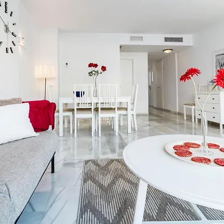 Captivating 2 Bedroom In Popular Nueva Andalucia Close To Centro Plaza Apartment