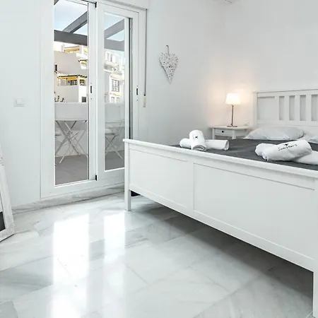 Captivating 2 Bedroom In Popular Nueva Andalucia Close To Centro Plaza