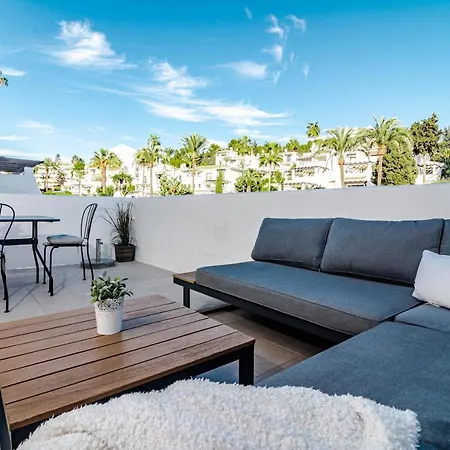 Captivating 2 Bedroom In Popular Nueva Andalucia Close To Centro Plaza Apartment *